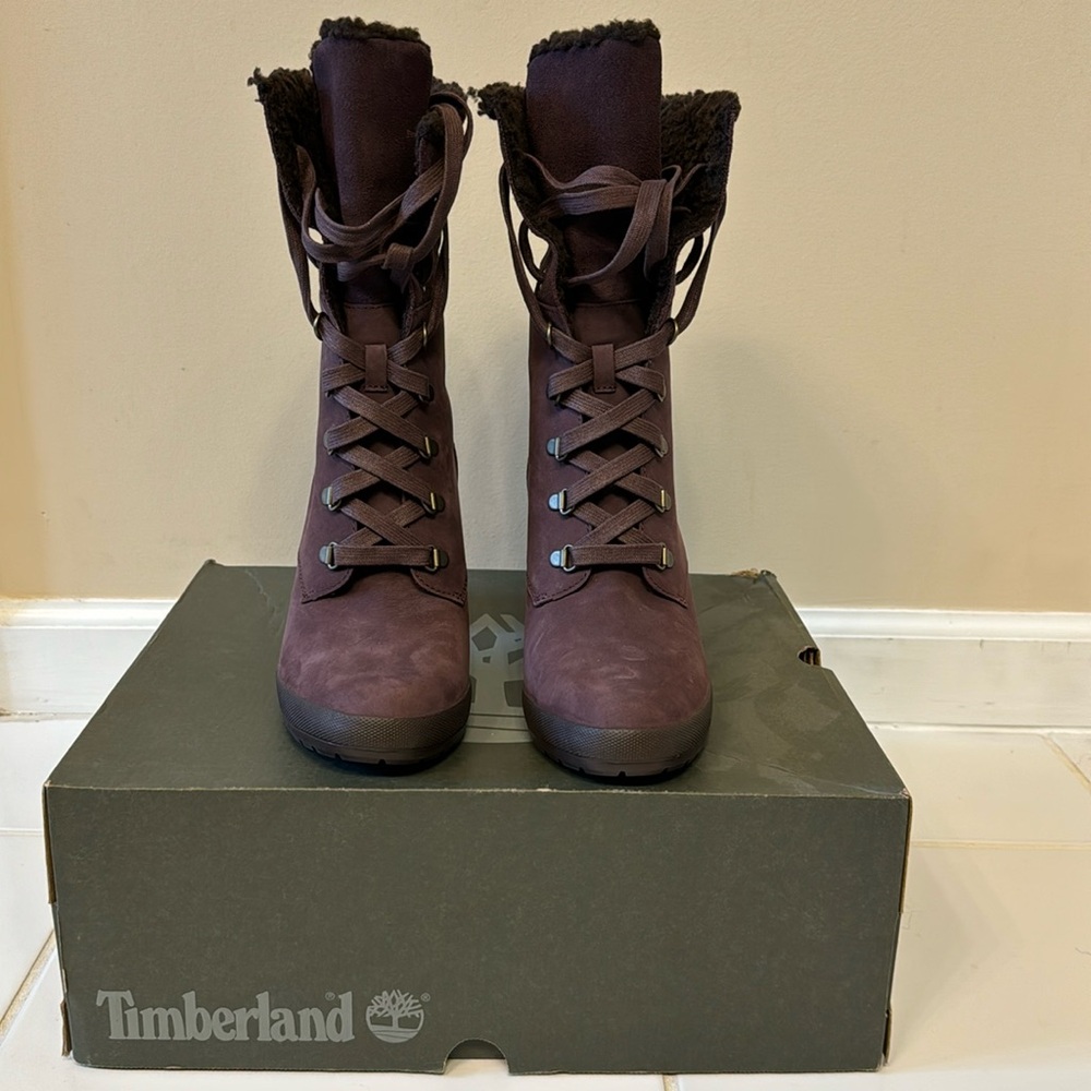 CAMDALE FLEECE FOLD DOWN DARK PURPLE NUBUCK BOOTS WOMEN’s size 8.5